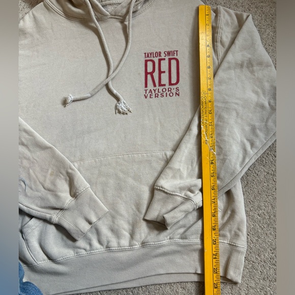 ✨TAYLOR SWIFT RED (Taylor's Version)
Oversized Hoodie Size XS - Picture 10 of 10